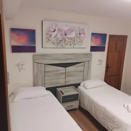 Hotel Hostal Muela De San Juan *